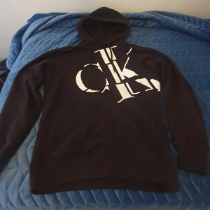 Calvin Klein Hoodie  - Svart Calvin Klein Hoodie Storlek XS passar S 