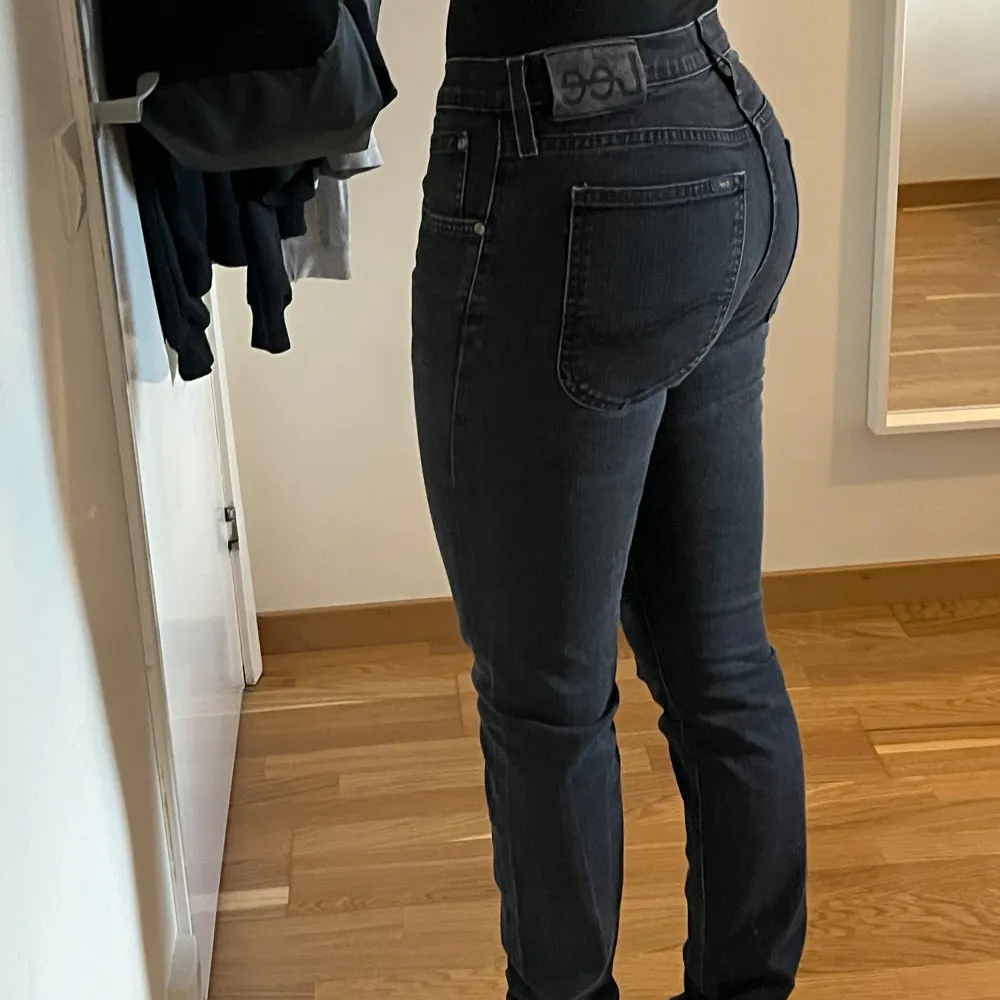 Svarta low waist jeans från Lee i storlek S/M. Knappt använt.. Farkut & Housut.