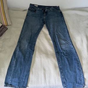 Levi’s Jeans 502 - Säljer mina blå Levi’s jeans för 250kr, bra skick och sällan använda.
