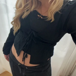 Knyt blus - En jättefin oanvänd knytblus