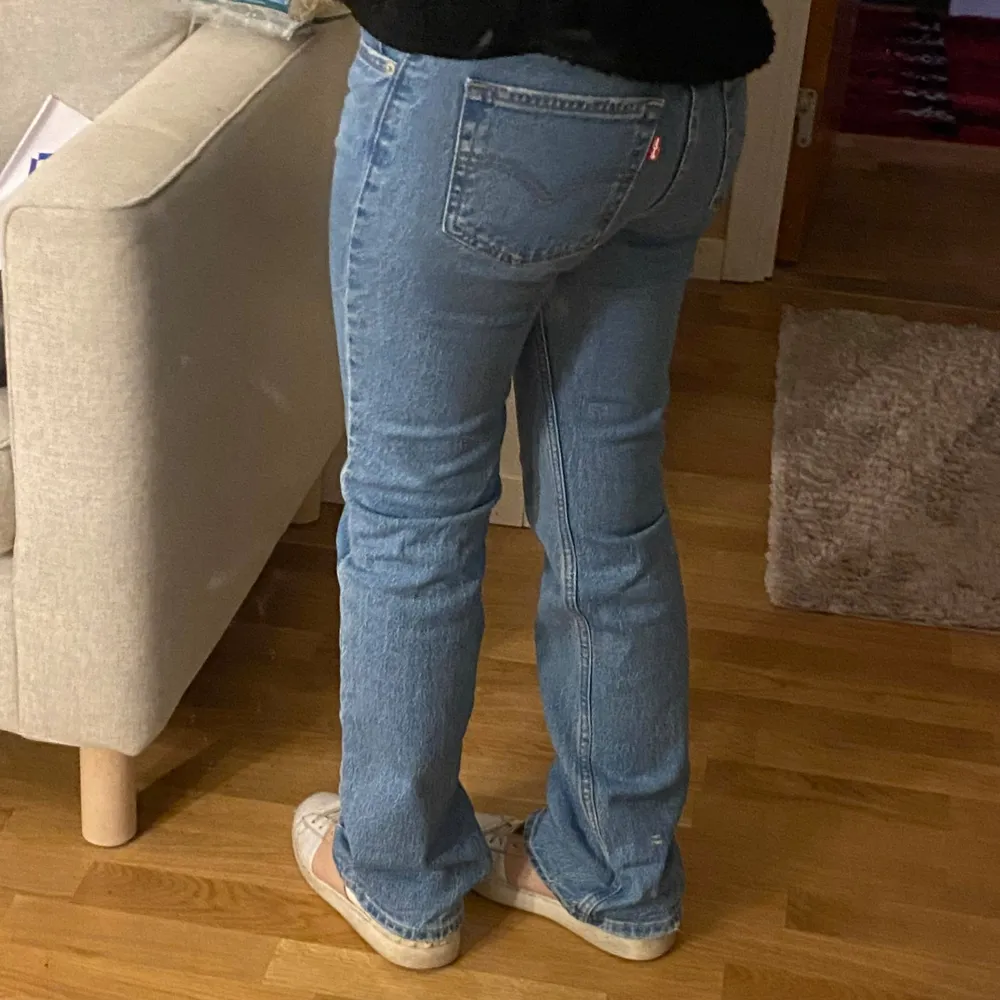 low pitch boot jeans från levis nästan aldrig använda, jag e 157 . Jeans & Byxor.