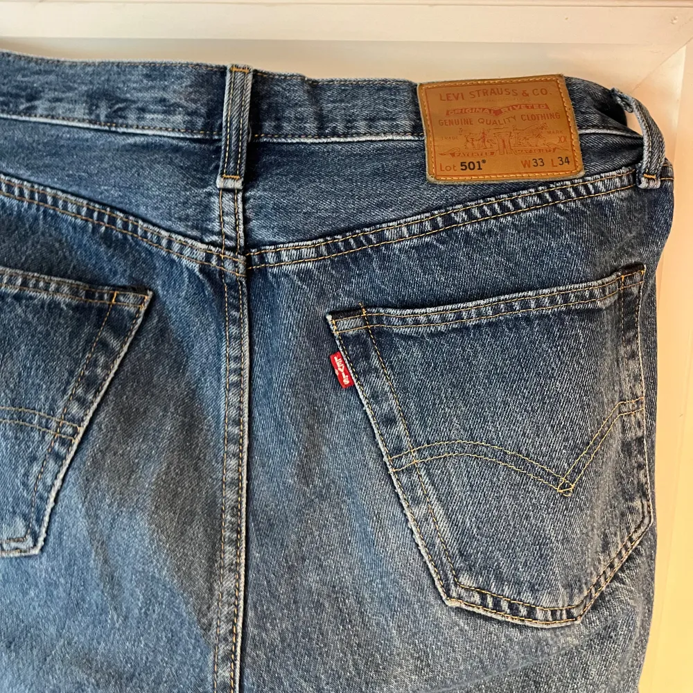 - Nyskick - storlek 33/34  . Jeans & Byxor.