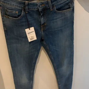 Tiger of sweden jeans - Helt nya tiger of Sweden jeans med taggen kvar. 28/32 men passar även större. Skriv för mer frågor. Priset kan diskuteras.