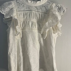 Blus - Jättefin blus från Kappahl som aldrig är andvänd❤️ köpt för 300kr