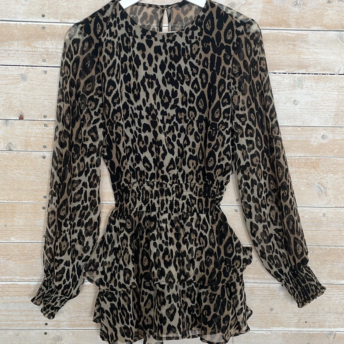 Leopardmönstrad klänning