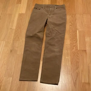 Ralph Lauren Chinos - Ett par Manchester Chinos från Ralph Lauren. Storlek 10 är ungefär 140.