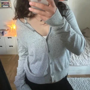 Grå kofta - Söt grå kofta perfekt till hösten💕💕🫶