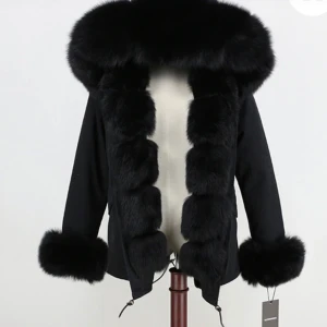 Fatima Parka - Säljer denna jacka från femenina of Sweden i modellen - Fatima parka. Använd fåtal gånger, väldigt bra skick utan några defekter. Säljs då den inte kommer tills användning, äkta päls. Storleken på jackan är M (passar även S) Ordinarie pris: 3999 :) 