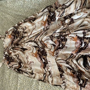 Lång klänning  - En lång klänning med flera färger köpte för 499kr säljer för 125kr