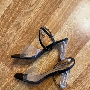 Klackskor transparent - Bekväma klackskor, använda ett fåtal gånger 