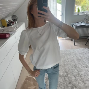 Vit blus - Kommer inte till användning så säljer därför!