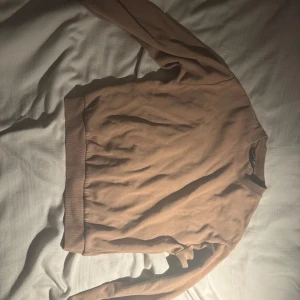 Brun tröja - En brun tröja i storlek xs ifårn Shein i relativt bra skick. Används ett par gånger 