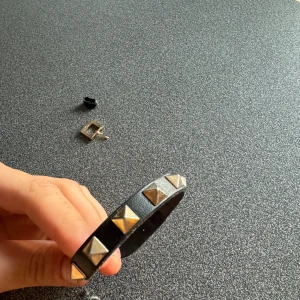 ÄKTA VALENTINO ARMBAND  - säljer detta armband då det bara legat i min låda länge nu 💖💖 tyvärr har själva spännet släppt men går att laga hur enkelt som helst. 