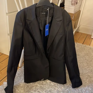 Kavaj - Storlek 38 från veromoda, perfekt oversized för en 34