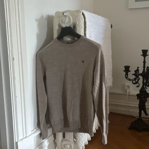 Morris tröja  - Har knappt kommit till användning, kanske 1 till 3 gånger. Köpt på care of Carl 