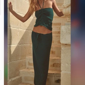 Zara stickad kjol och topp set  - Helt nya och oanvända med prislappar kvar! Topp i str S och kjol i XS. Org pris 700 