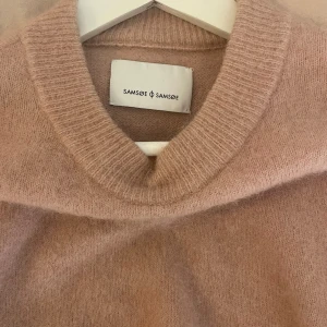 Samsøe stickad tröja - Jätte din stickad tröja, är mer rosa i verkligheten!
