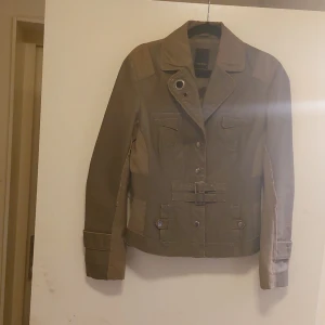 Skinnjacka helt ny, Vila, Medium  - Helt ny Skinnjacka aldrig använt,  astorlek Medium,  Veramoda Pris 350