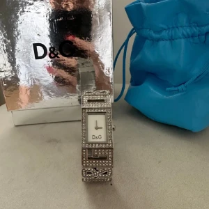 Dolce & Gabbana silver klocka - Oanvänd. Reglerbar. Batteriet behöver bytas