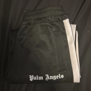 Palm angels -  Där vi äter ett ett hotell jätteskönt  