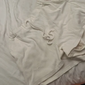 Shorts Chiquelle off white  - Säljer mina shorts från Chiquelle i storlek XS.   Använd endast 1 gång 