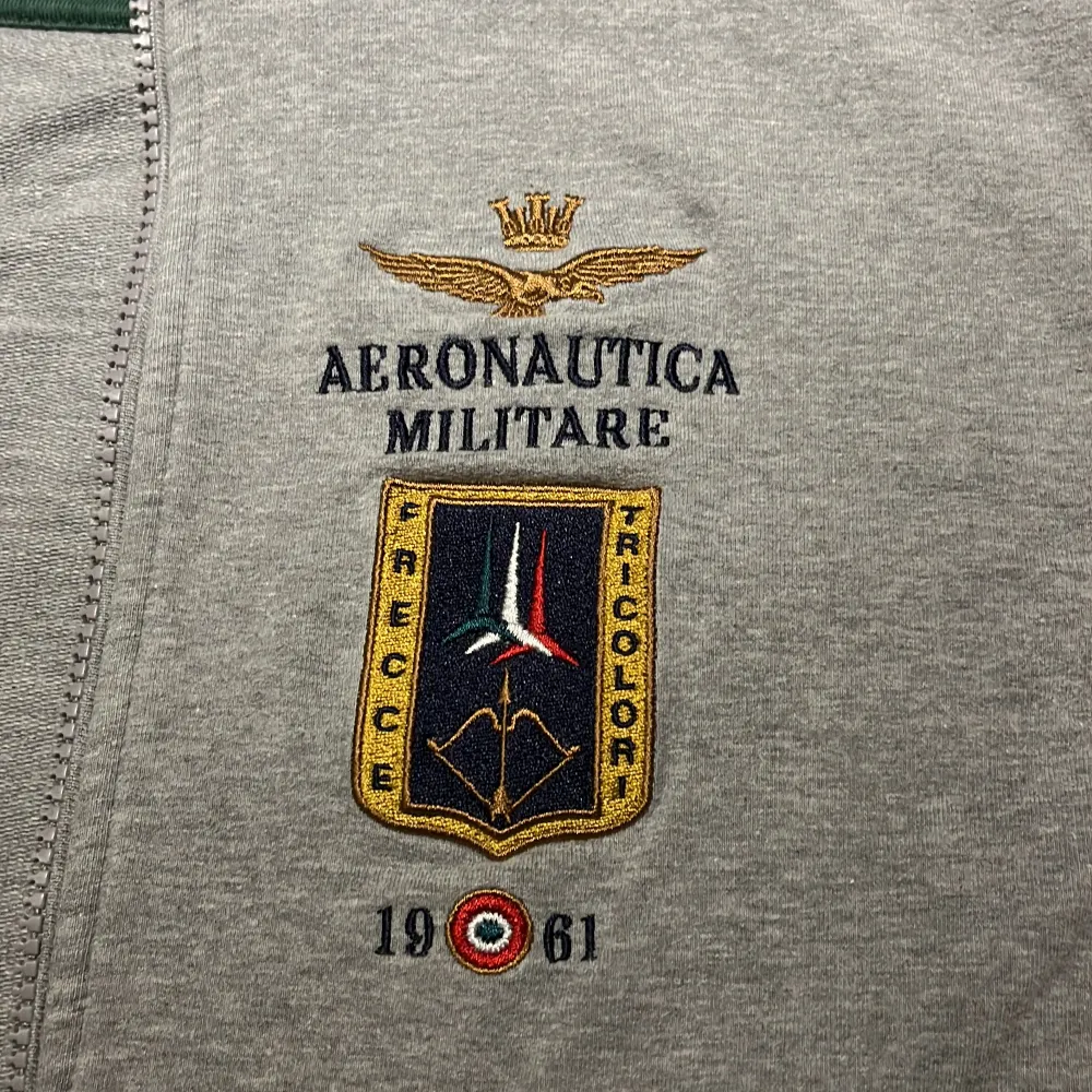 Aeronautica militare Storlek S ny pris 1800 mit pris 500.Knappt andvänd inga nopprar inga håll eller fläckar.. Hoodies.