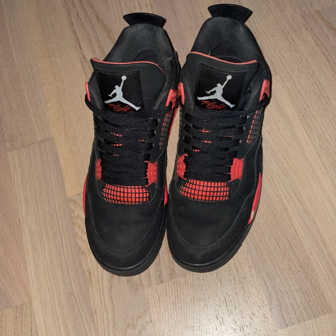 Jordan 4 red thunder ( pris kan diskuteras) - 90