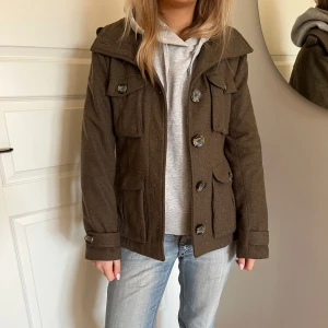 Höstjacka - Cool höstjacka, mer grön än brun i verkligheten💚