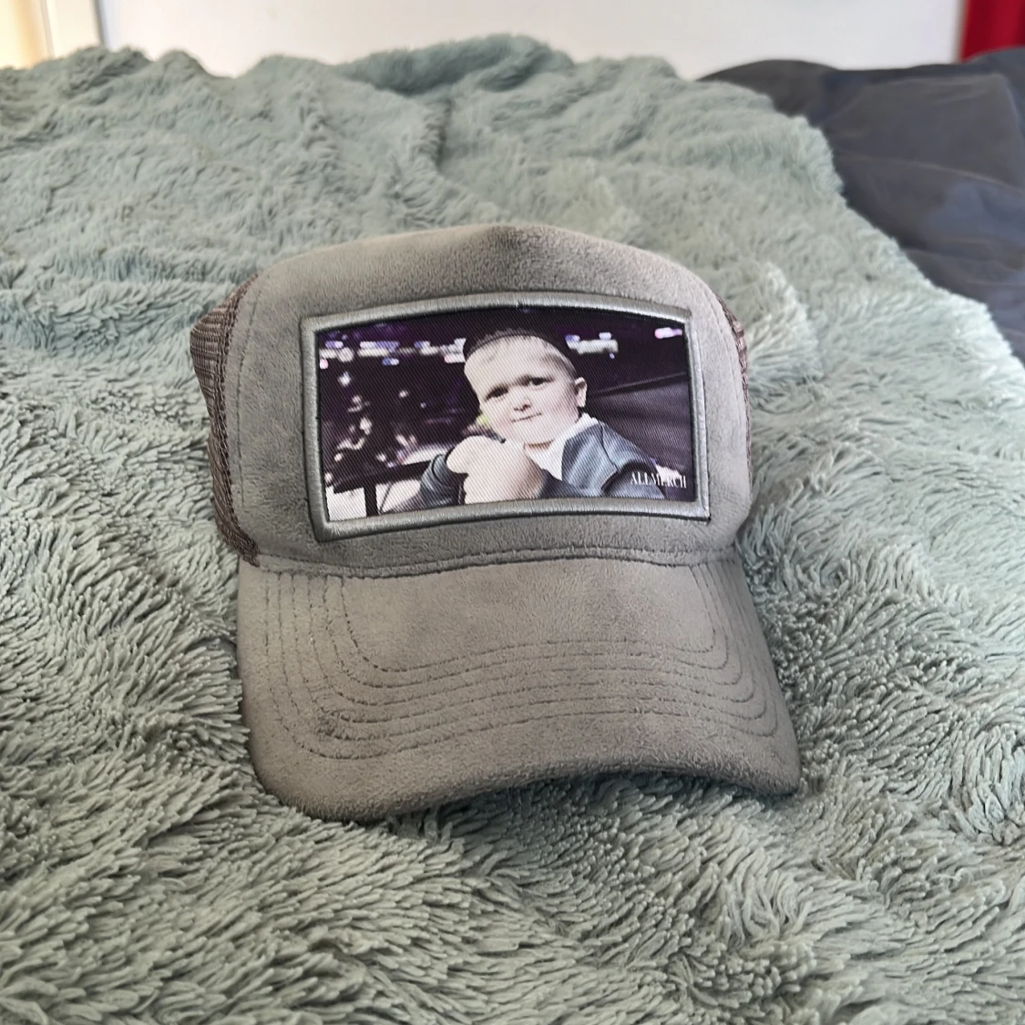 Hasbullah velvet keps