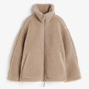 Intressekoll  - Jättefint skick. Storlek ca med väääldigt oversize!