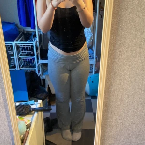 !INTRESSEKOLL! - Kan nån tänka sig att byta sina yogapants mot mina i mindre storlek? Mina sitter för löst i midjan och vid benen. Köparen/bytespersonen står för frakten 