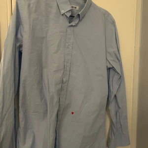 Moschino skjorta  - Skjorta från Moschino använd 2 gånger 