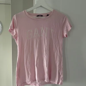 Rosa gant tishirt  - Rosa gant tröja i storlek s bra skick 