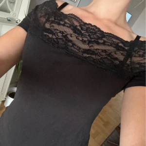 Spets topp - Intressekoll på denna fina blus från Zara 