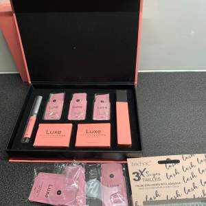 Säljer ett Luxe Wimpernlifting Set. Innehåller allt du behöver för att lyfta dina fransar hemma eller var du än befinner dig egentligen.  Köpte för ord pris 1.000kr 