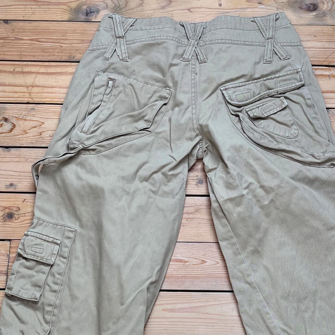 Lågmidjade cargobyxor  - 90