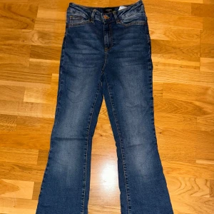 Bootcut Jeans - Helt nya & oanvända bootcut jeans från Vero Moda stl 28/längden 32. Endast provade! Säljs för att dom blev för långa på mig. 