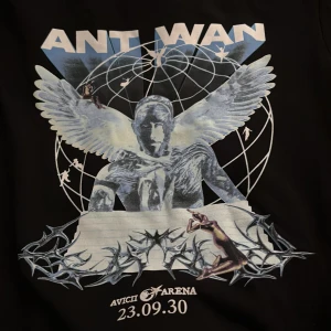 Ant wan tröja  - Säljer då den inte kommer till nån användning, använd 2 gånger så i mycket bra skick, pris kan diskuteras 