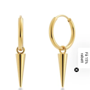 Trendiga edblad örhängen🥰 - Sjukt trendiga edblad örhängen I modellen hoops i guld säljs i par🥰🥰