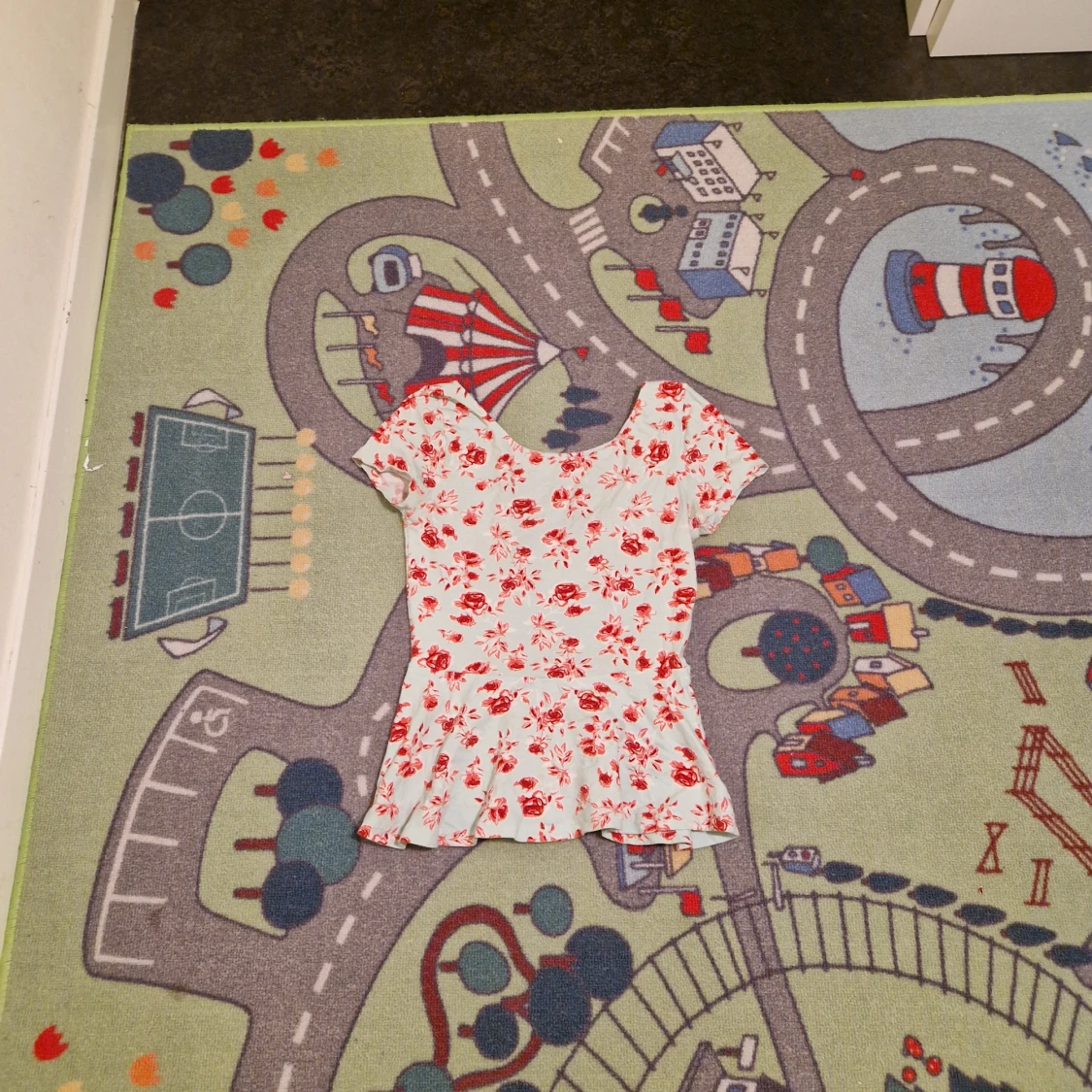 rygglös blommig tröja - 92