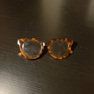 Solglasögon  - Snygga solglasögon i typ leopard mönster!☺️