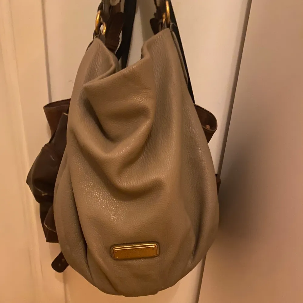 Beige super snygg Marc Jacobs väska. Väskor.