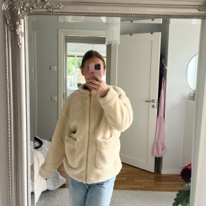 Jacka nakd - Jacka från nakd storlek 38, så gosig och skön, perfekt till hösten!