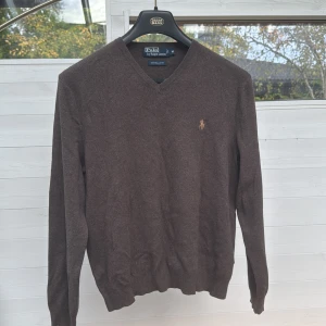 Ralph lauren tröja - Köpt på second hand i stockholm för ett halvår sen men har lite fel passform på mig.