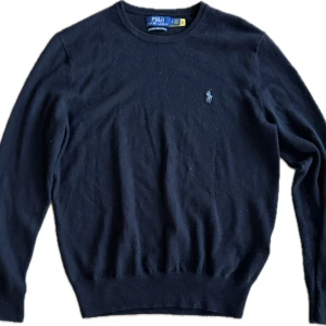 Ralph Lauren Merino Ull - Tröja från RL - använd 2 gånger. Köptes förra vintern.   Gjord i tvättbar merino ull.  Nypris är 2 300:-