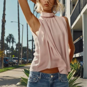 Zara topp - Härligt zara topp storlek S, klappar kvar jag har använt den inte!💖 fråga mer!