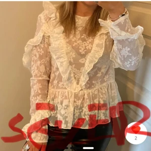 SÖKER DENNA  - Säker denna blus från hm i storlek M/ S i vit! 
