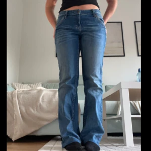 Low waist jeans - Low waist jeans i storlek 36 från Espirit, knappt använda 🩷