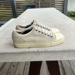 Lanvin skor - Säljer ett par sällsynta lanvin i uk 7 / 41. Fräscha och sparsamt använda. Inget medföljer till skorna. Skriv vid ytterligare frågor🌟