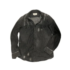 Ralph Lauren jeans skjorta - - Svart / grå Jeansskjorta av Ralph lauren - Storlek S - Skick 8/10 - Endast skjortan medföljer - 100% äkta